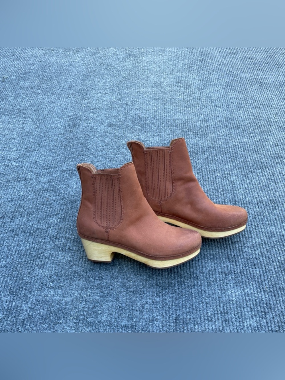 Frye Campus Chelsie Boots